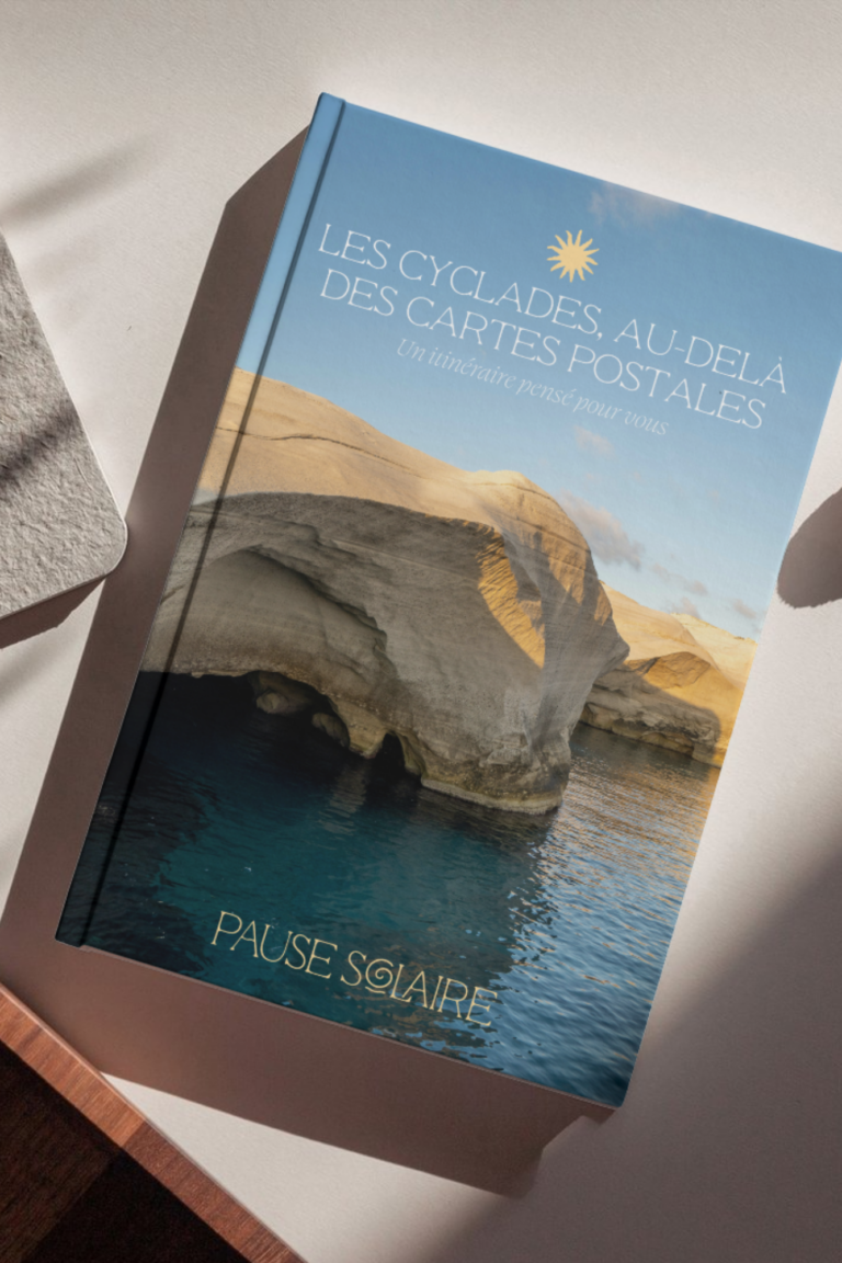 Carnet de voyage personnalisé créé par Pause Solaire pour un itinéraire dans les Cyclades